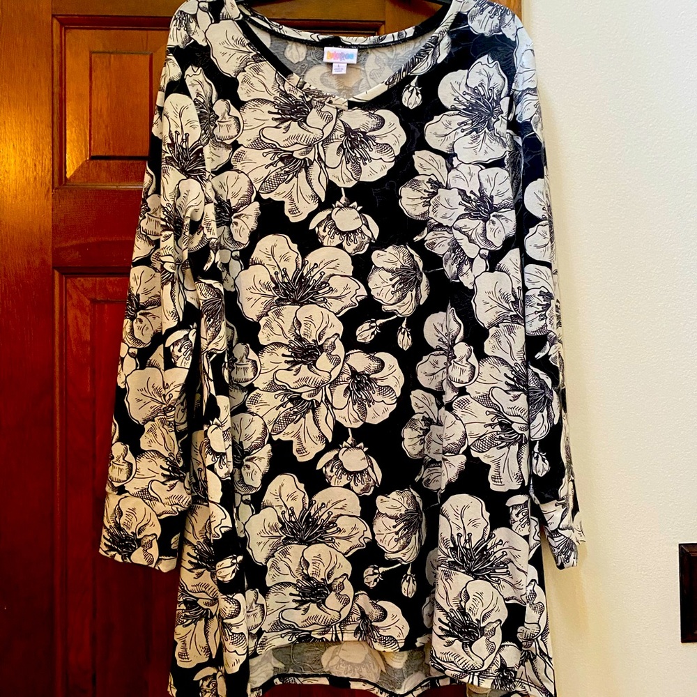 Lularoe Elizabeth tunic